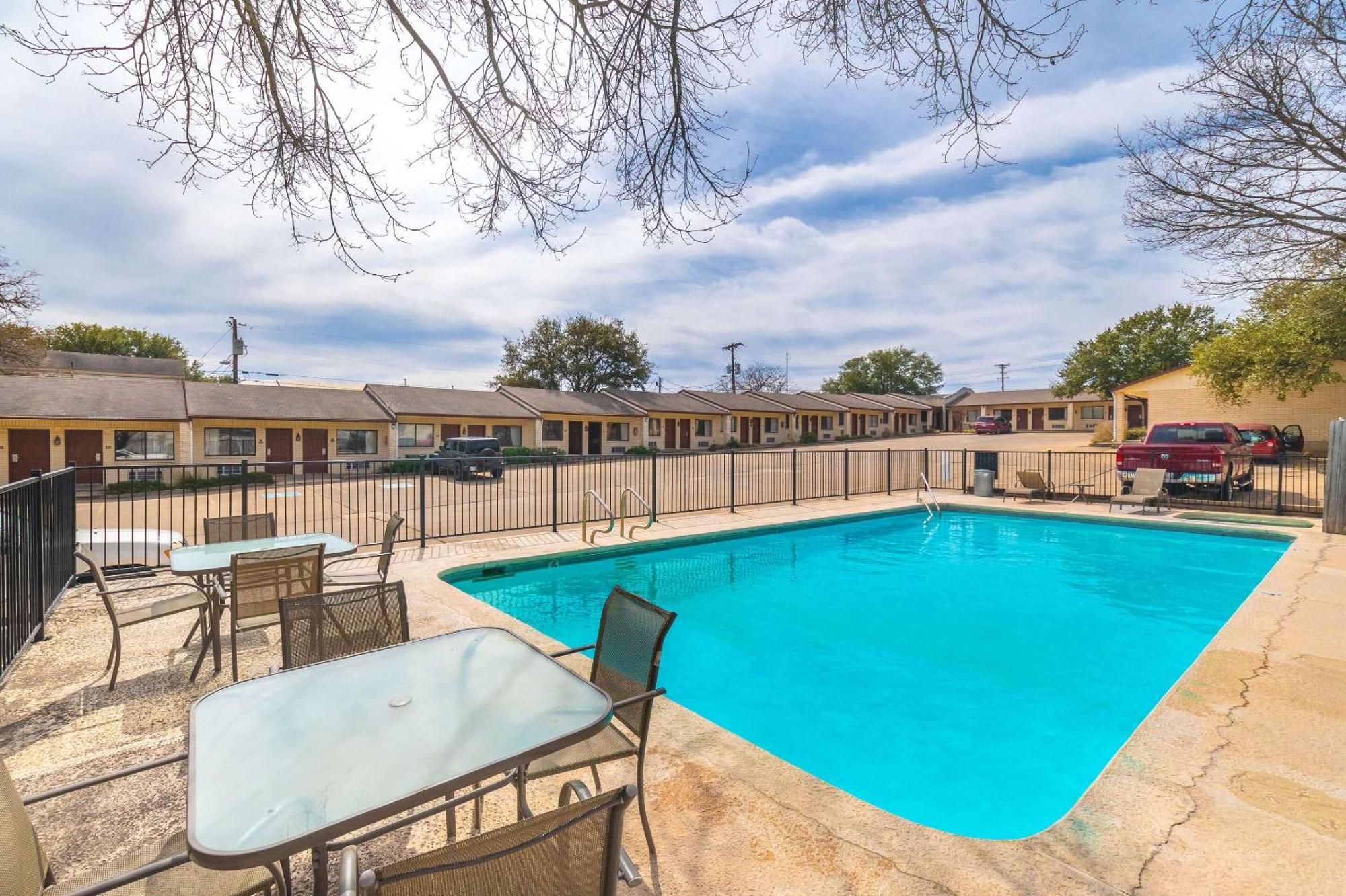 Econo Lodge Fredericksburg Exterior photo