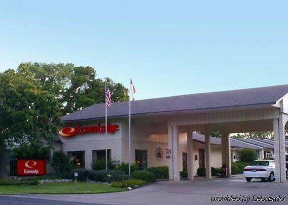 Econo Lodge Fredericksburg Exterior photo